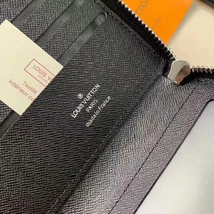 80 model number: M2012! LV Men's Double Pull Clutch [Size] 21.11.5 This exquisite Monogram canvas double pull wallet has a practical and spacious design that can hold credit cards, documents, change, banknotes, check books and pens. Zipper closure, zippered coin compartment for bills and passport, shiny gold-tone hardware.