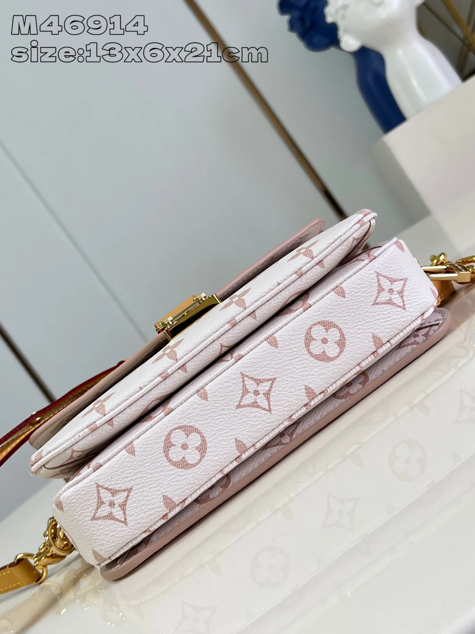 💰1000 top original order [Exclusive real shot M46914 white flower] This Pochette Métis East-West handbag is covered in Monogram Dune canvas and appears in the 2024 early spring show in soft dune colors. The delicate chain and leather shoulder strap are detachable, and the top leather handle enriches carrying options. 13.5 x 6 x 21.5 cm (height x width x length)
