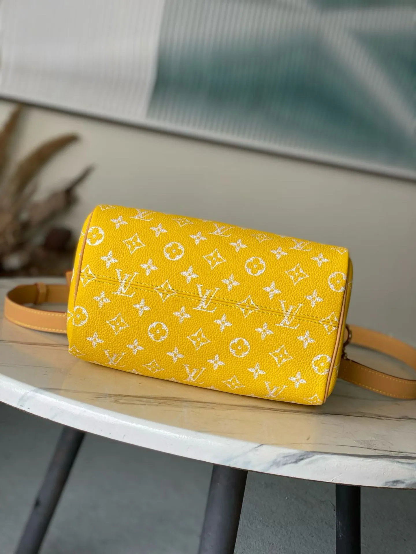 💰1540 Top Original Order M24426 Yellow Small This Speedy P18 Bandouliere 25 handbag is made of soft cow leather with deep cow leather trim and a detachable and adjustable shoulder strap. Exquisite stitching, dyed edges and the iconic P18 nameplate create ingenious details. Dimensions: 25 × 19 × 15 cm
