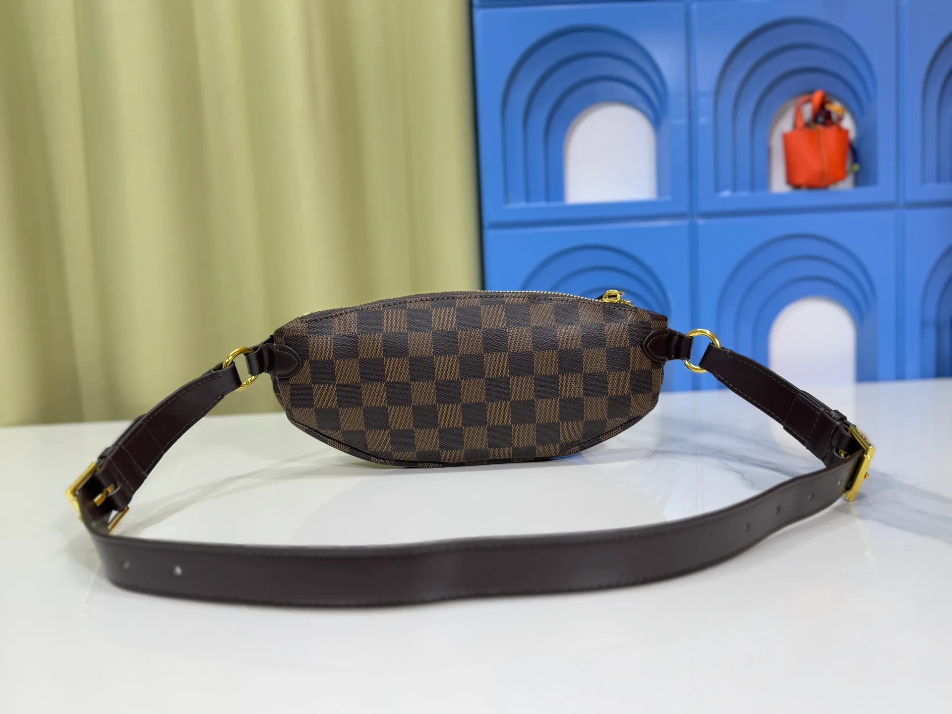 P220 upgraded original M14806 M00230 combines classic elements with new styles - checkerboard elements appear on dish-shaped waist bags and small square hand bags, which are both recognizable and fresh.  Size 28-13-3