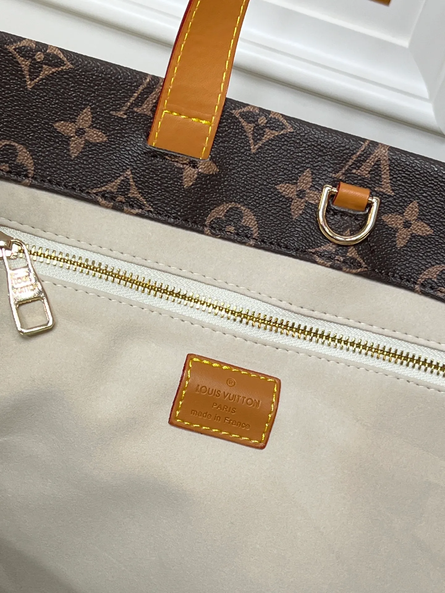 Batch 320💰M24457 presbyopic plaid purple. Grass green pink black orange blue green gray presbyopia plaid black crocodile pattern orange crocodile pattern 13 colors ✔️ This medium Shopper handbag draws inspiration from Louis Vuitton shopping bags, with the words Louis Vuitton and Maison Fondée En 1854 written on soft cow leather, with a top handle and a detachable shoulder strap. Dimensions: 42x34x16cm