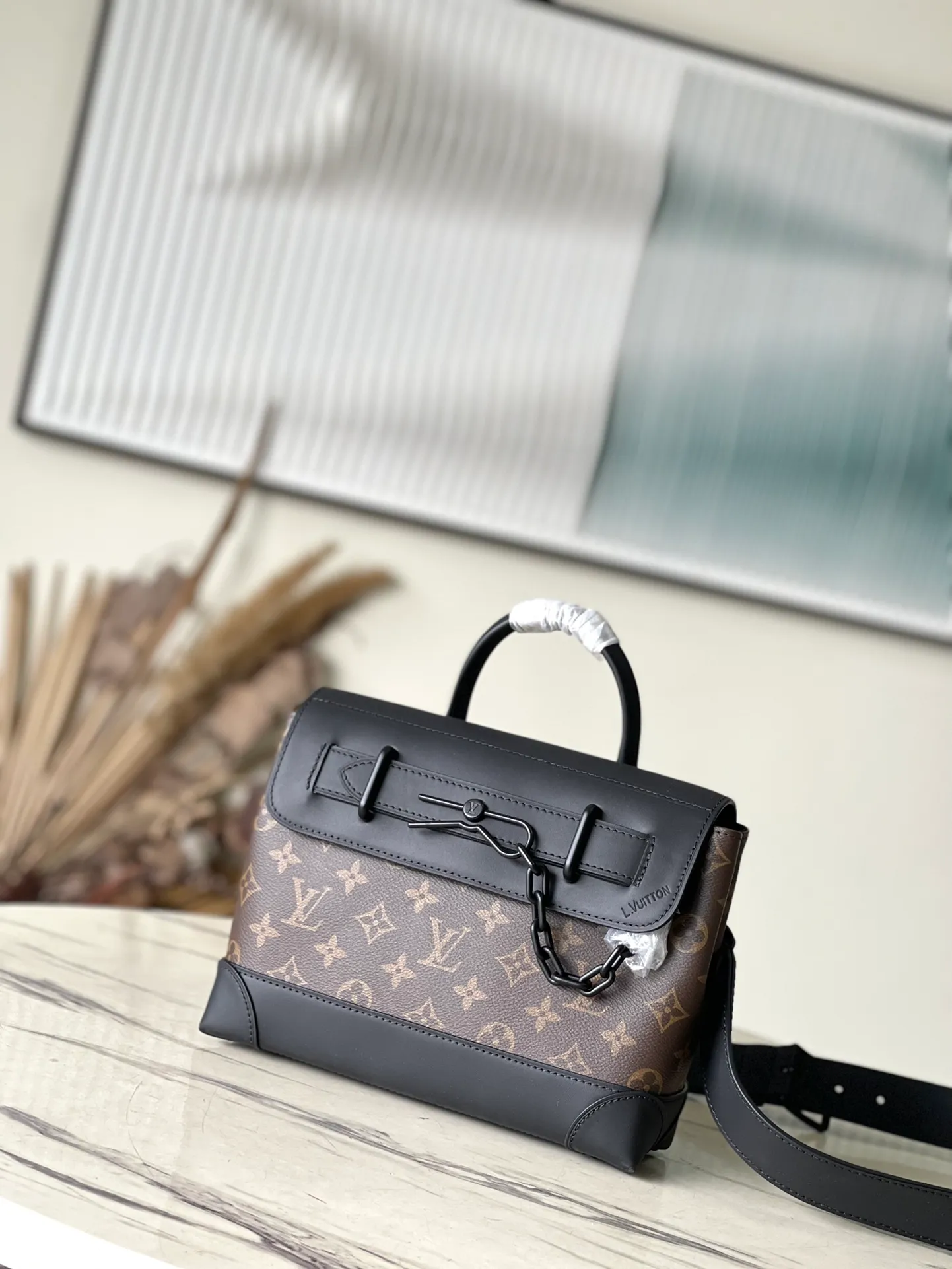 💰960 Top Original Order M46953 Presbyopia This small Steamer handbag is made of soft Monogram embossed Taurillon leather, integrated with the iconic chain and pin buckle, and returns to the traditional Steamer suitcase design in China. Plenty of space is needed to consider the display function. It can be flexibly switched between multiple carrying modes. Dimensions: 25 × 19 × 8 cm