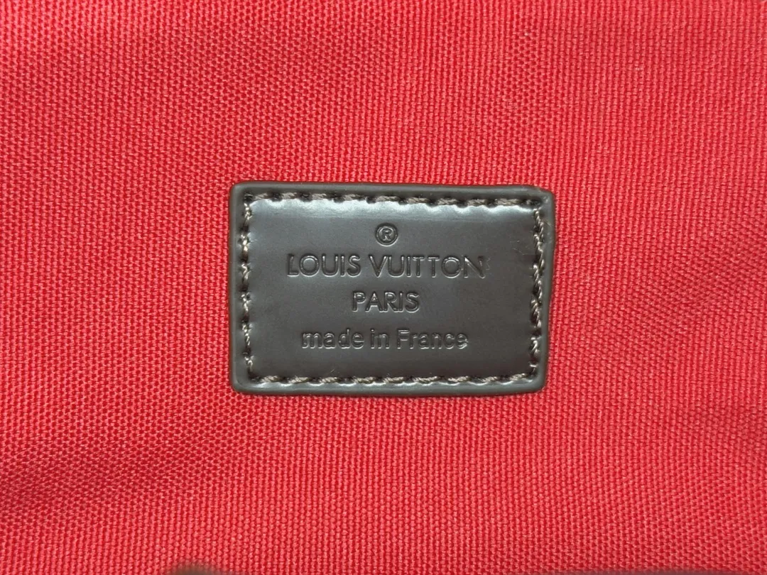 p Large 280💰Small 260💰Upgraded from the original M53151 M53152 presbyopic N41221 Feige presbyopic black leather This is one of Louis Vuitton's iconic handbags with the stiffest design structure. Its prototype is a piece designed by Gaston Vuitton and named after the Alma Bridge, which connects two adjacent fashionable districts in Paris. Signature Monogram canvas gives it a classic feel. Size: small 25 x 19 x 12, large 32x24x15cm (length x height x width)
