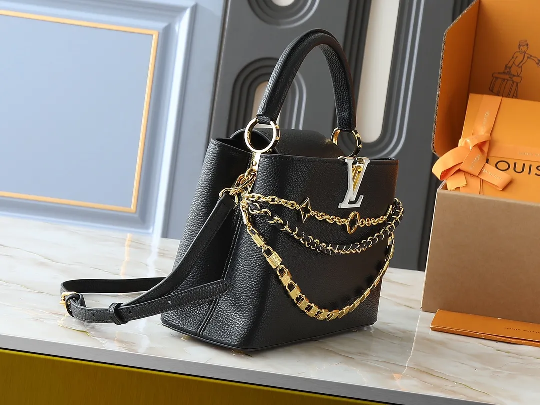 💰440💰Guangzhou goods Upgraded original M12345 M12346 M12279 M11908 M11906 This Capucines BB handbag is from the Trilogy series, using Taurillon cow leather and dazzling metal parts to convey elegant style. The gorgeous chain is embellished with a mini padlock and an enamel Monogram flower. The flap can be placed externally or internally to open multiple pockets. The sophisticated design allows for a variety of carrying experiences. Dimensions: 31.05 x 20.0 x 11.0 cm (length x height x width)