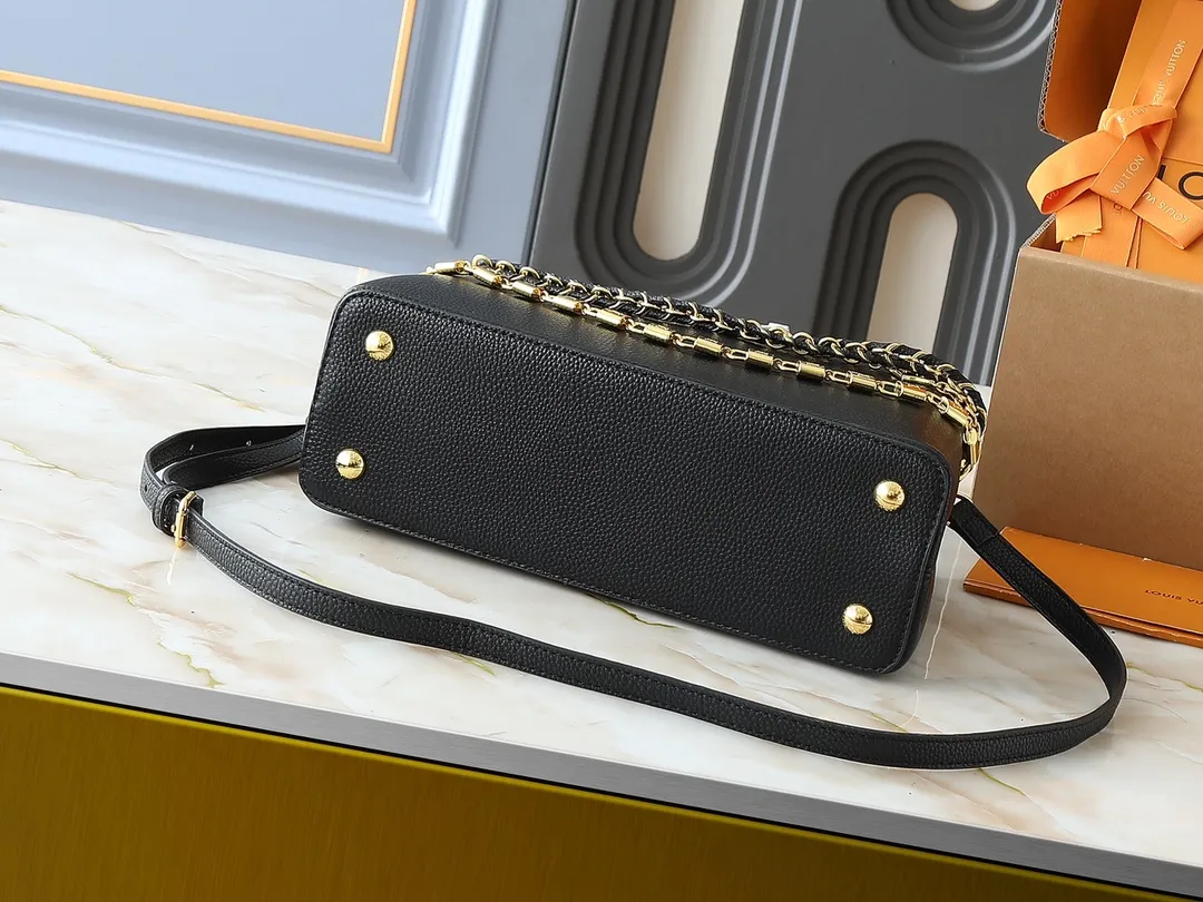 💰440💰Guangzhou goods Upgraded original M12345 M12346 M12279 M11908 M11906 This Capucines BB handbag is from the Trilogy series, using Taurillon cow leather and dazzling metal parts to convey elegant style. The gorgeous chain is embellished with a mini padlock and an enamel Monogram flower. The flap can be placed externally or internally to open multiple pockets. The sophisticated design allows for a variety of carrying experiences. Dimensions: 31.05 x 20.0 x 11.0 cm (length x height x width)