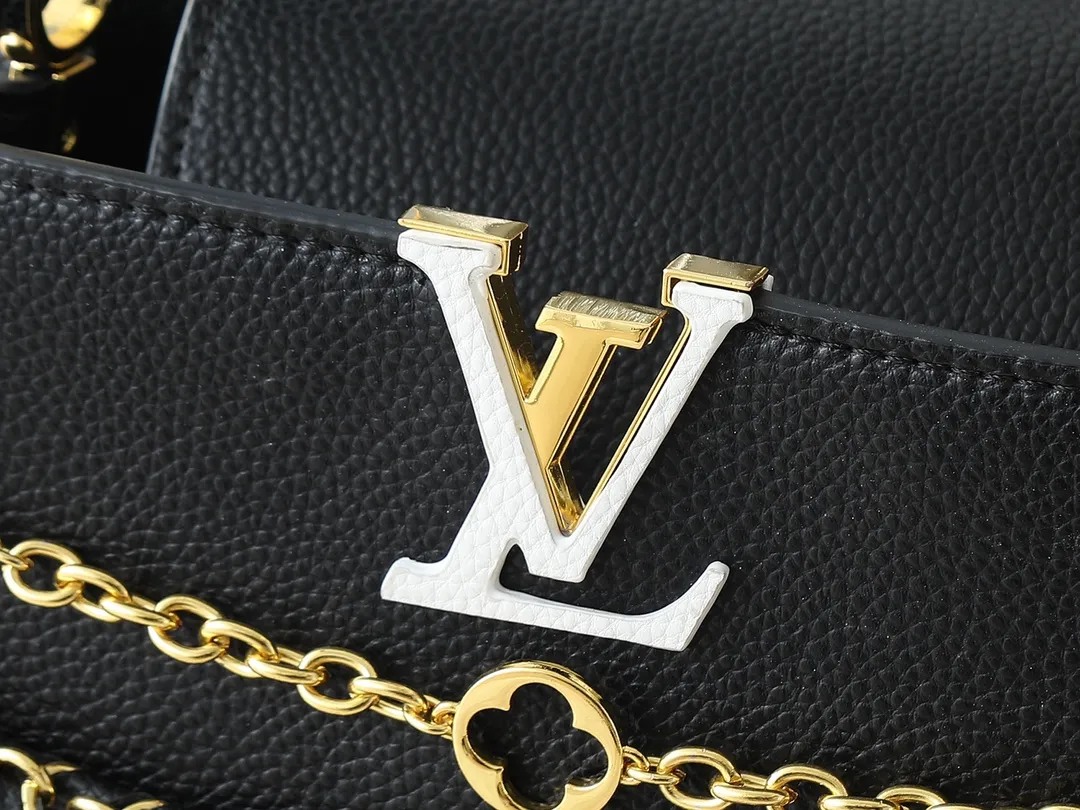 💰440💰Guangzhou goods Upgraded original M12345 M12346 M12279 M11908 M11906 This Capucines BB handbag is from the Trilogy series, using Taurillon cow leather and dazzling metal parts to convey elegant style. The gorgeous chain is embellished with a mini padlock and an enamel Monogram flower. The flap can be placed externally or internally to open multiple pockets. The sophisticated design allows for a variety of carrying experiences. Dimensions: 31.05 x 20.0 x 11.0 cm (length x height x width)