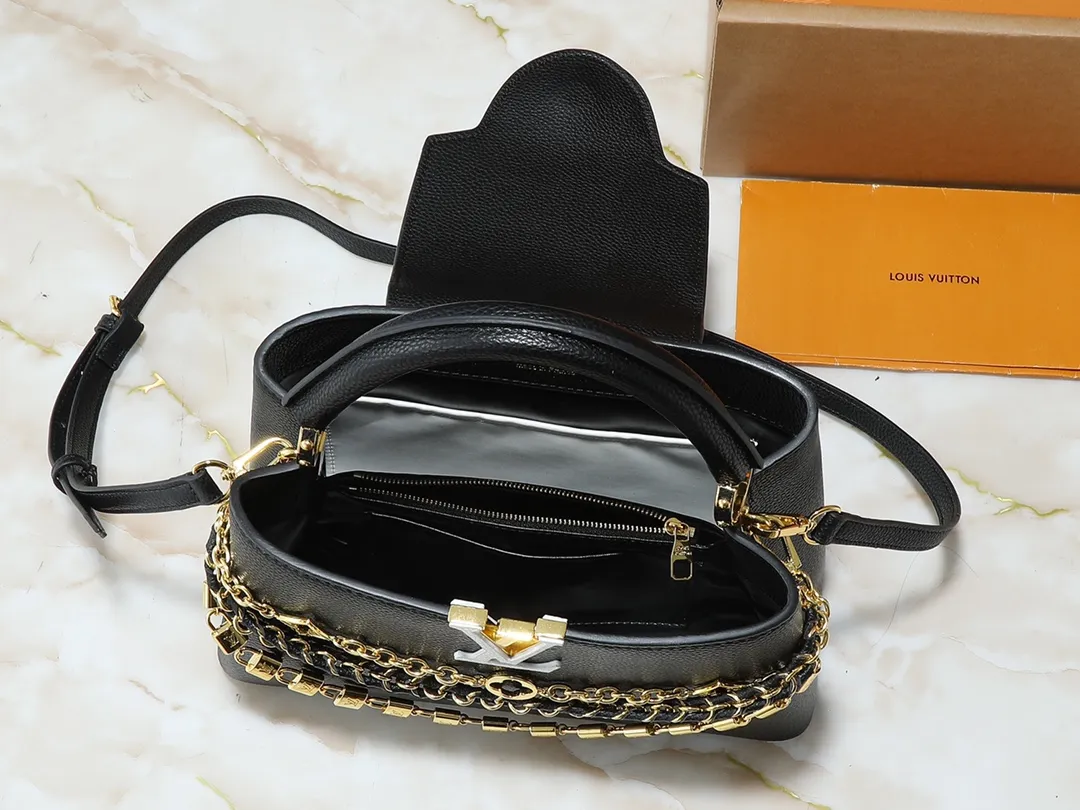 💰440💰Guangzhou goods Upgraded original M12345 M12346 M12279 M11908 M11906 This Capucines BB handbag is from the Trilogy series, using Taurillon cow leather and dazzling metal parts to convey elegant style. The gorgeous chain is embellished with a mini padlock and an enamel Monogram flower. The flap can be placed externally or internally to open multiple pockets. The sophisticated design allows for a variety of carrying experiences. Dimensions: 31.05 x 20.0 x 11.0 cm (length x height x width)