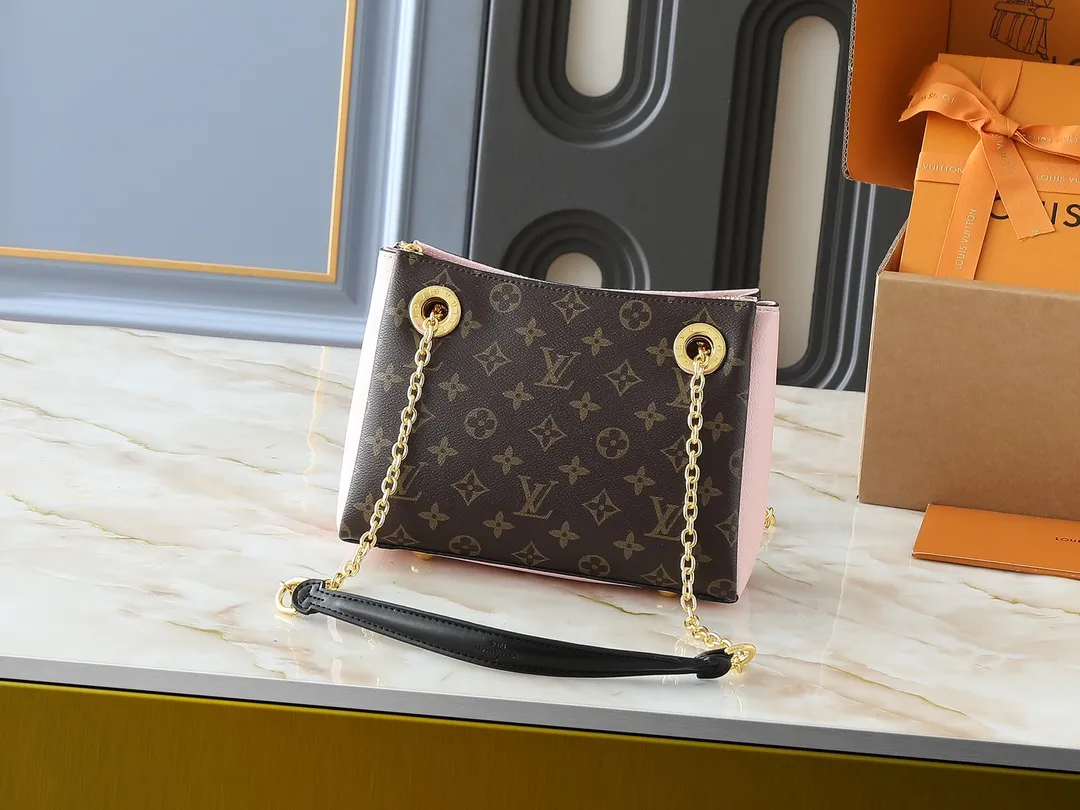 💰260💰Upgraded from the original M43775 M43776 M43777 M43750 This SURENE BB handbag Louis Vuitton's new Surene BB handbag is made of Monogram canvas and grained calfskin, and is equipped with a gold sliding bag chain. Gold metal trim and eye-catching leather trim make it more neat and fashionable. Lightweight, practical, comfortable to carry, easy to match, ideal for fashionable and casual looks. Dimensions: 24.0x 17.0x 11.0 cm