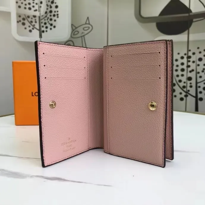P150M80152 This Cléa wallet is made of Monogram Empreinte soft grained cowhide, embellished with Louis Vuitton's iconic Monogram embossed pattern. It has a stylish design, is exquisite and compact but has a spacious capacity. It is equipped with an external patch pocket, zipper coin pocket, banknote compartment and six credit card slots. Dimensions: 12 x 9 x 3.5 cm (length x height x width