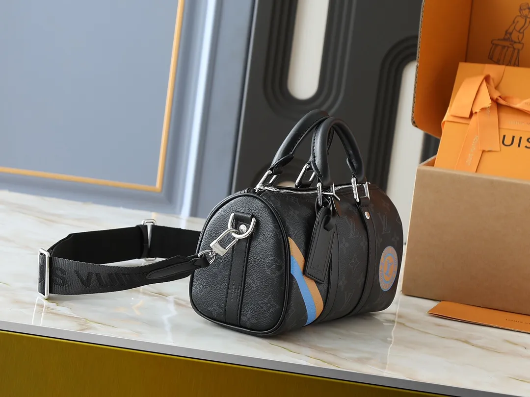 💰240💰Upgraded from the original M14078 M01942 M15076 M24434 M46271 M20900 M46249 This handbag condenses the classic silhouette of the Keepall travel bag. It is made of Monogram embossed Taurillon leather. The compact structure is suitable for storing small items such as mobile phones and wallets. With its clever use of leather handles and detachable shoulder strap, it's easy to carry with you in trendy style. Detailed features Dimensions: 25✘15✘11 cm
