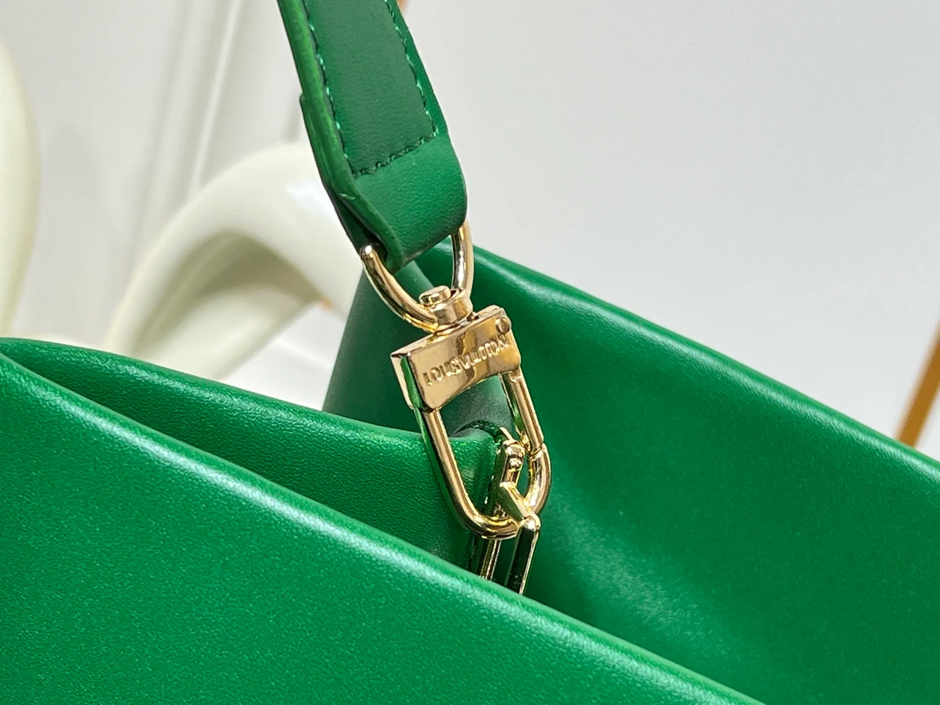 Batch 320💰M24457 Black Orange Blue Green Gray Presbyopia Plaid Black Crocodile Orange Crocodile Pattern 9 Colors ✔️ This Shopper medium handbag draws inspiration from Louis Vuitton shopping bags, with the words Louis Vuitton and Maison Fondée En 1854 written on soft cow leather, with a top handle and a detachable shoulder strap. Size: 40x32x16cm