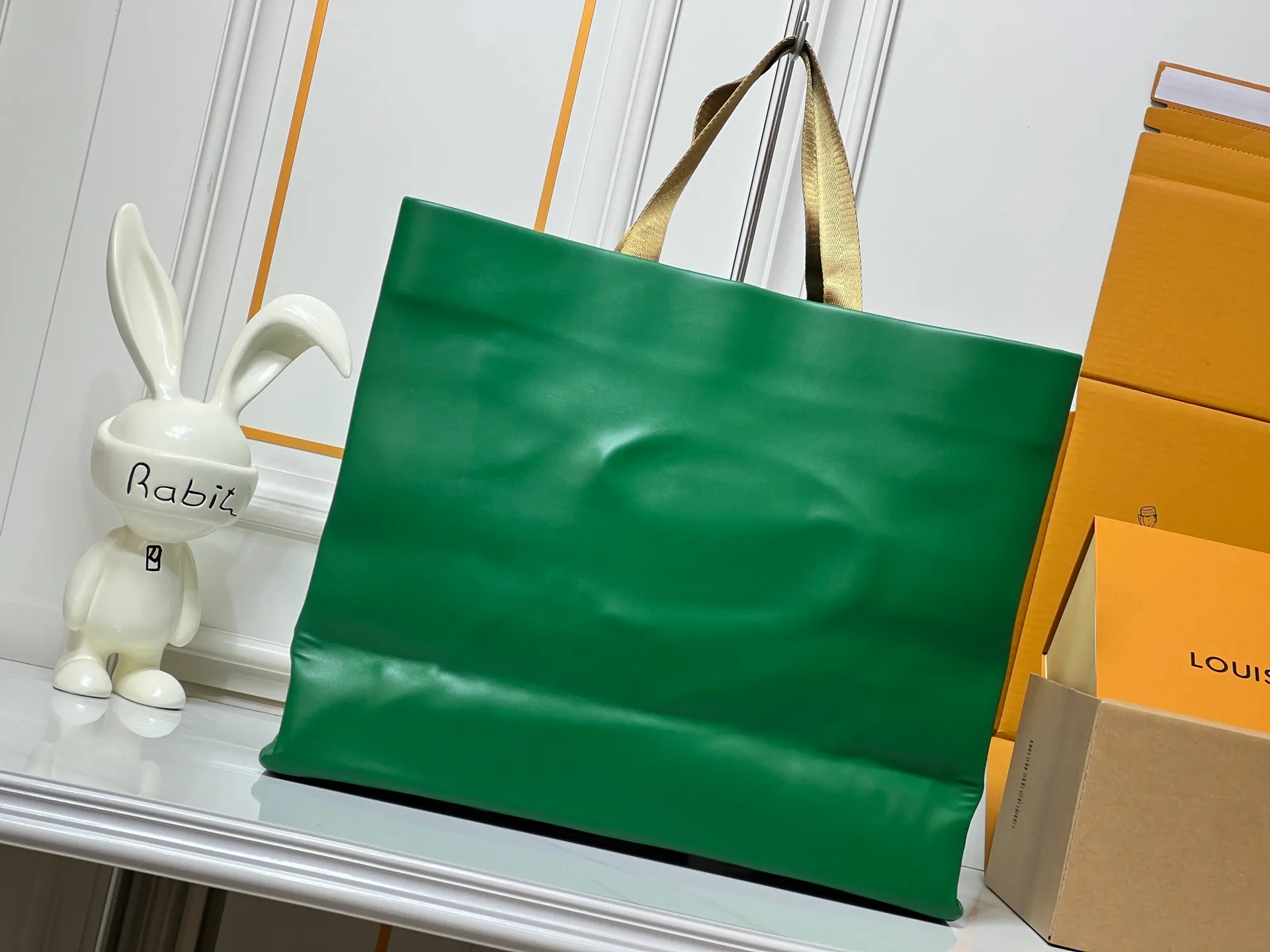 Batch 320💰M24457 Black Orange Blue Green Gray Presbyopia Plaid Black Crocodile Orange Crocodile Pattern 9 Colors ✔️ This Shopper medium handbag draws inspiration from Louis Vuitton shopping bags, with the words Louis Vuitton and Maison Fondée En 1854 written on soft cow leather, with a top handle and a detachable shoulder strap. Size: 40x32x16cm