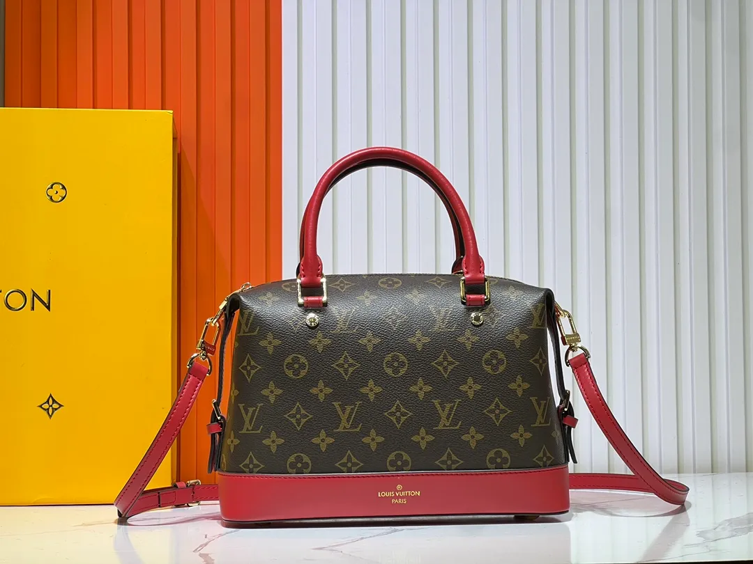 Batch 440💰Exclusive real shot-upgraded version ‼ ️LV presbyopic leather hand-held crossbody bag, model M68169, with long shoulder strap, 2025 new fashion women's bag shoulder bag presbyopic leather shoulder strap genuine leather handbag, large capacity [strong] size: 28x20x11.5