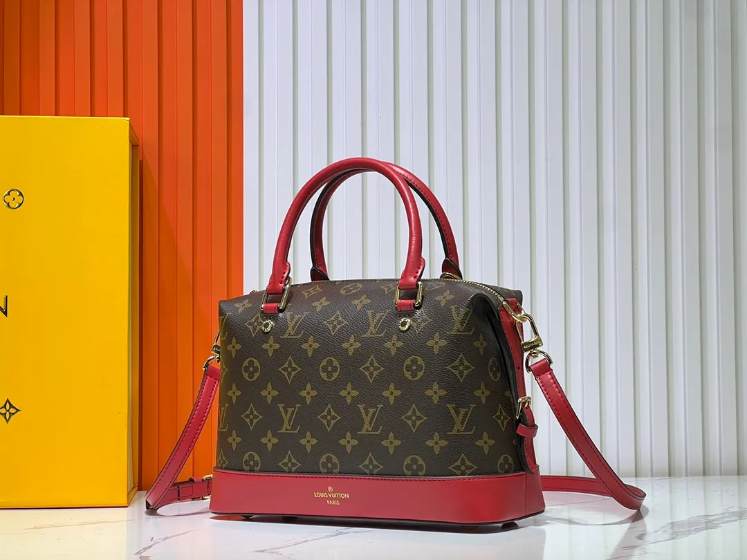 Batch 440💰Exclusive real shot-upgraded version ‼ ️LV presbyopic leather hand-held crossbody bag, model M68169, with long shoulder strap, 2025 new fashion women's bag shoulder bag presbyopic leather shoulder strap genuine leather handbag, large capacity [strong] size: 28x20x11.5