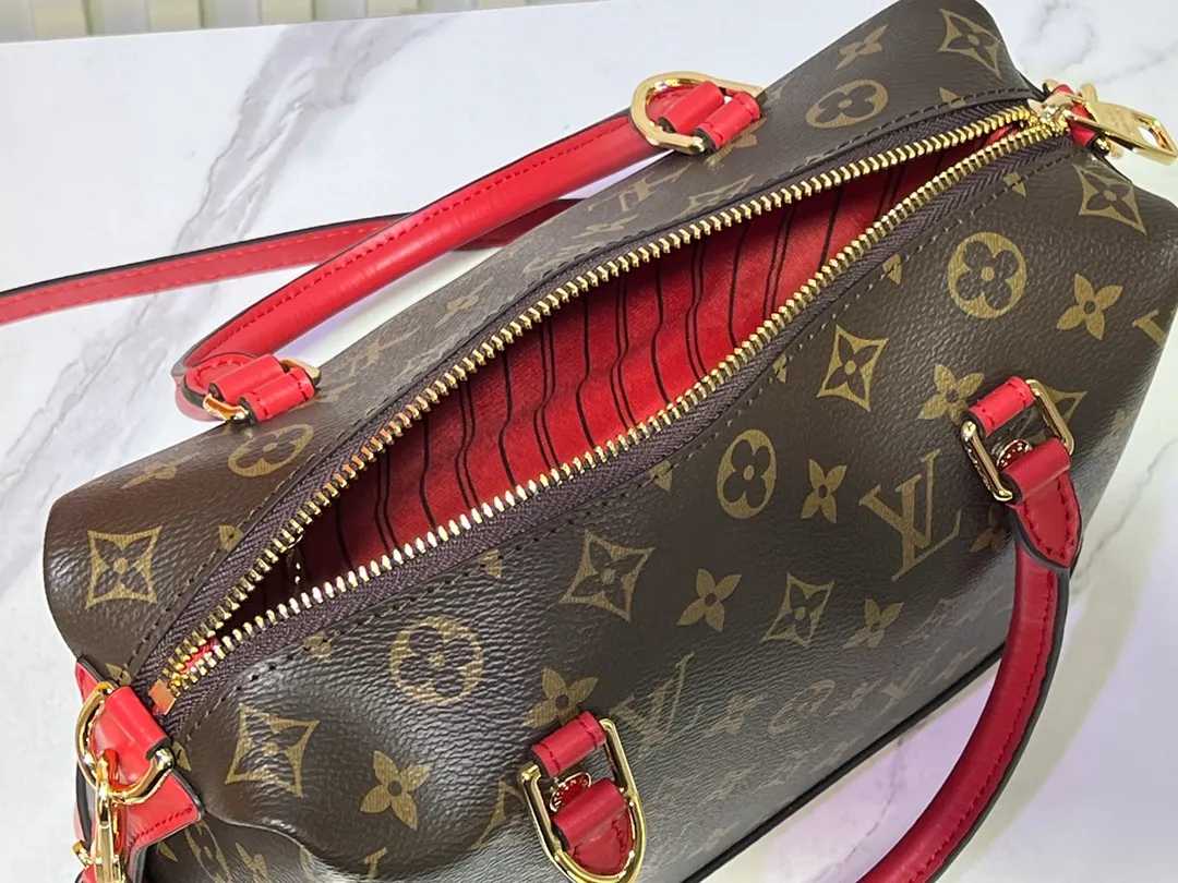 Batch 440💰Exclusive real shot-upgraded version ‼ ️LV presbyopic leather hand-held crossbody bag, model M68169, with long shoulder strap, 2025 new fashion women's bag shoulder bag presbyopic leather shoulder strap genuine leather handbag, large capacity [strong] size: 28x20x11.5