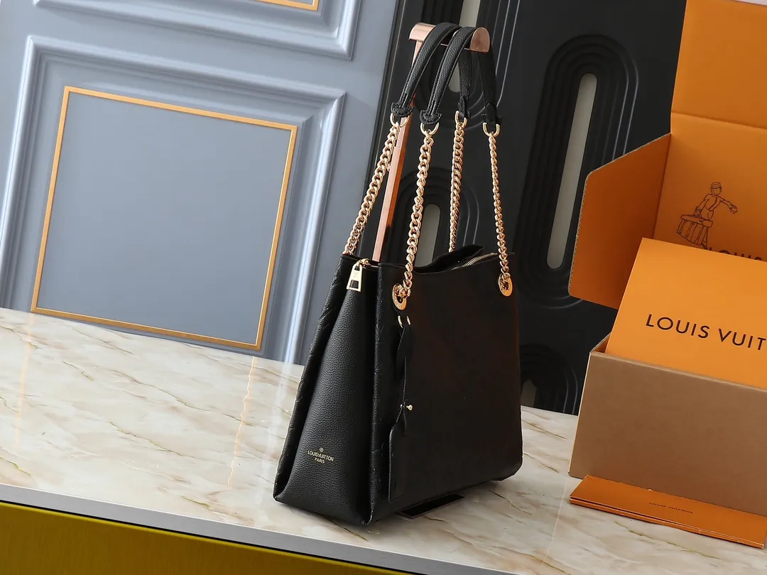 💰300💰Upgraded original M43772.M43759 M43758 This Surene MM Chain Handbag in Letter Empreinte Leather with its gold chain is as functional as it is sophisticated. Very easy to put on thanks to the leather shoulder pads and decorative chain. The large size of this suitcase means it easily fits A4 documents as well as all your daily essentials. The embossed pattern on supple leather is deep enough to stay in place for a while while still maintaining its soft feel. Size: length 37*26*15cm