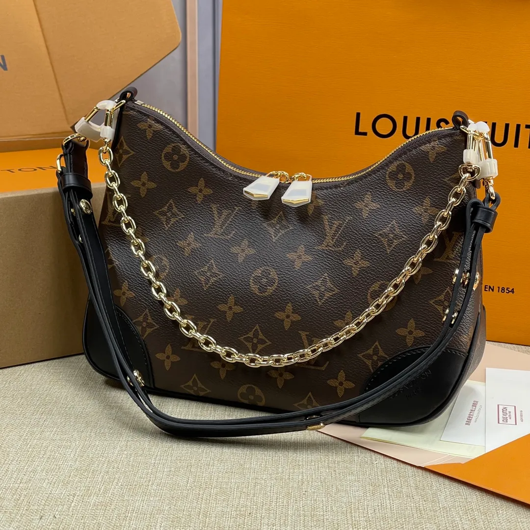 [Upgraded version] P500💰Upgraded version comes with complete packaging💖M45832❣️Boulogne handbag is made of classic Monogram canvas, equipped with double zippers and a spacious inner patch pocket that can accommodate iPhone 12 Pro mobile phone. The shoulder strap allows for long or short shoulder and cross-body wear options, and can be removed to transform into a small chain bag or clutch. 29 x 16 x 9.5 cm (length x height x width)