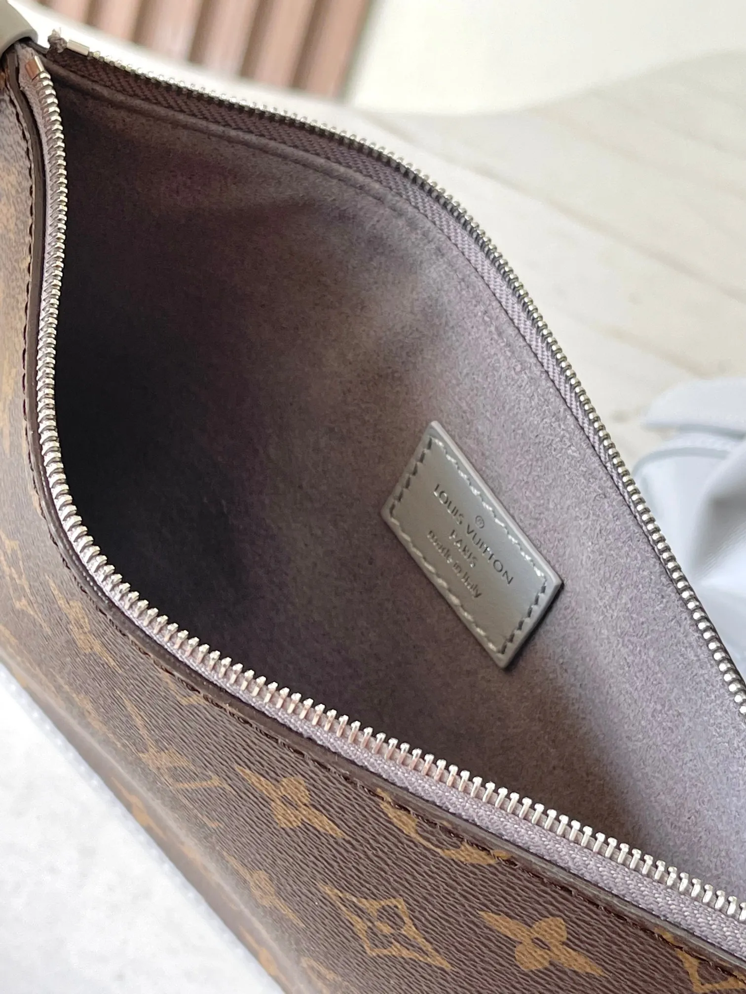 p2400 [Special grade transcoding chip MB original leather] CARRYALL DARK medium handbag Model: M12583 gray dynamic chip Material: A+ grade all-steel hardware, imported original sheepskin Packing: full set of special duty-free MB packaging Size: 39x30x15cm