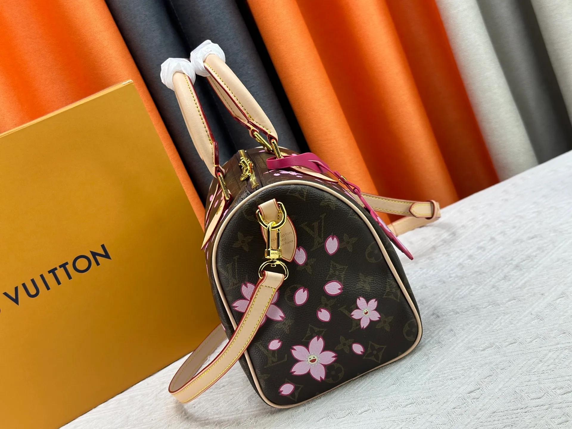 P260 M14174 This Speedy Bandoulière 25 handbag is from the Louis Vuitton x Takashi Murakami replica series. It incorporates the brand's classic Monogram coating into Takashi Murakami's vivid Cherry Blossom pattern, and then continues the same element into the removable bag decoration. Cow leather constructed Toron handles and removable leather shoulder strap, dual zippers and padlock keep personal belongings safe and secure.  19 x 15 x 25 cm (H x W x L) Cherry Blossom Monogram coated canvas Cow leather trim Removable Cherry Blossom trim Textile lining Metal hardware Double zip closure Internal zip pocket Padlock Holds a 6.7" smartphone, Victorine short wallet, headphones and keys Shoulder strap: removable, not adjustable Half-length strap: 44.0 cm Handles: Double handles