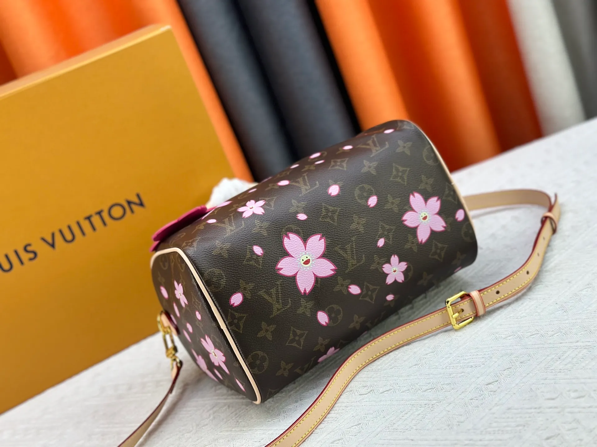 P260 M14174 This Speedy Bandoulière 25 handbag is from the Louis Vuitton x Takashi Murakami replica series. It incorporates the brand's classic Monogram coating into Takashi Murakami's vivid Cherry Blossom pattern, and then continues the same element into the removable bag decoration. Cow leather constructed Toron handles and removable leather shoulder strap, dual zippers and padlock keep personal belongings safe and secure.  19 x 15 x 25 cm (H x W x L) Cherry Blossom Monogram coated canvas Cow leather trim Removable Cherry Blossom trim Textile lining Metal hardware Double zip closure Internal zip pocket Padlock Holds a 6.7" smartphone, Victorine short wallet, headphones and keys Shoulder strap: removable, not adjustable Half-length strap: 44.0 cm Handles: Double handles