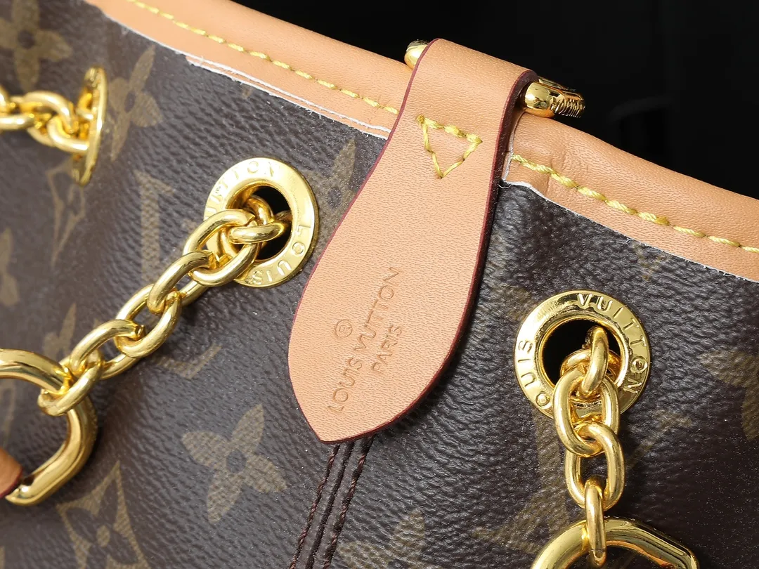 💰260💰Upgraded original version ✨M11283 M25453 M47209 M46545 M46492 This Summer Bundle handbag is from the Dégradé series. The new drawstring design adds a summer atmosphere. The Monogram Empreinte embossed leather bag features a gradient tone to brighten any seasonal look. The double handles and detachable cross-body strap provide a variety of stylish carrying options, making it a great companion for travel day and night. Detailed features: 28 x 20 x 11.5 (Length x Height x Width)