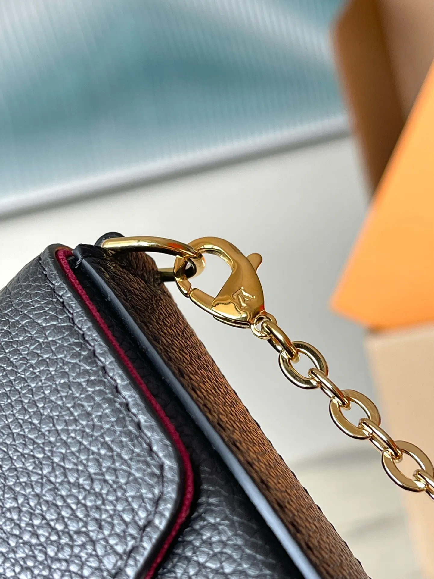 💰740 (top layer leather) top original order M80482, black silk screen, support counter inspection, photo taken of duty-free goods consistent with product, unopened packaging. This product is an exclusive duty-free product in the market and is the highest-end product. Inspection is supported. This product has passed strict inspection and is flawless. Please wear gloves when touching the product. This product is not returnable or exchangeable. Please confirm the product first and then remove the label on the handle. This product is temporarily not open to the public, only regular customers, and is in short supply. Dimensions: 25 x 14.5 x 4.5 cm