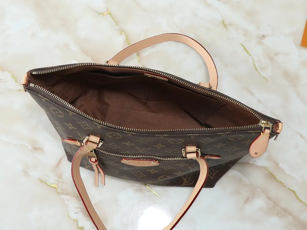 💰Large 140, small 260💰Upgraded original IENA MM handbag 41013 coffee 40040 white grid 42267 presbyopia 42268 The epitome of casual fashion The perfect daily companion for women Perfect functionality and unique elegance Will definitely become your best friend Microfiber lining & tree lamb leather decoration Front zipper layer Shiny gold metal plate decorated cowhide pull tag The quality is as real as the photo Pure copper carved hardware with first-layer cowhide. Size: large 42/27/17, small 35/23/13