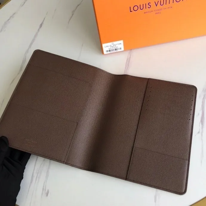 P140💰 4070🔥Hot model Extra large check holder Notebook cover 6 card slots Cowhide ➕ Lv special fabric, with box Size about 18cm Number: 20100/21065