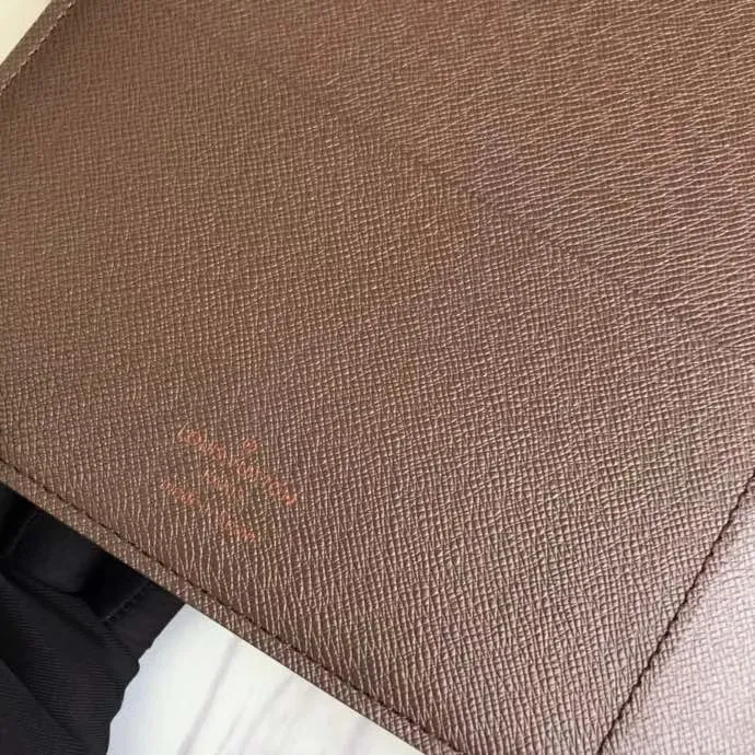 P140💰 4070🔥Hot model Extra large check holder Notebook cover 6 card slots Cowhide ➕ Lv special fabric, with box Size about 18cm Number: 20100/21065