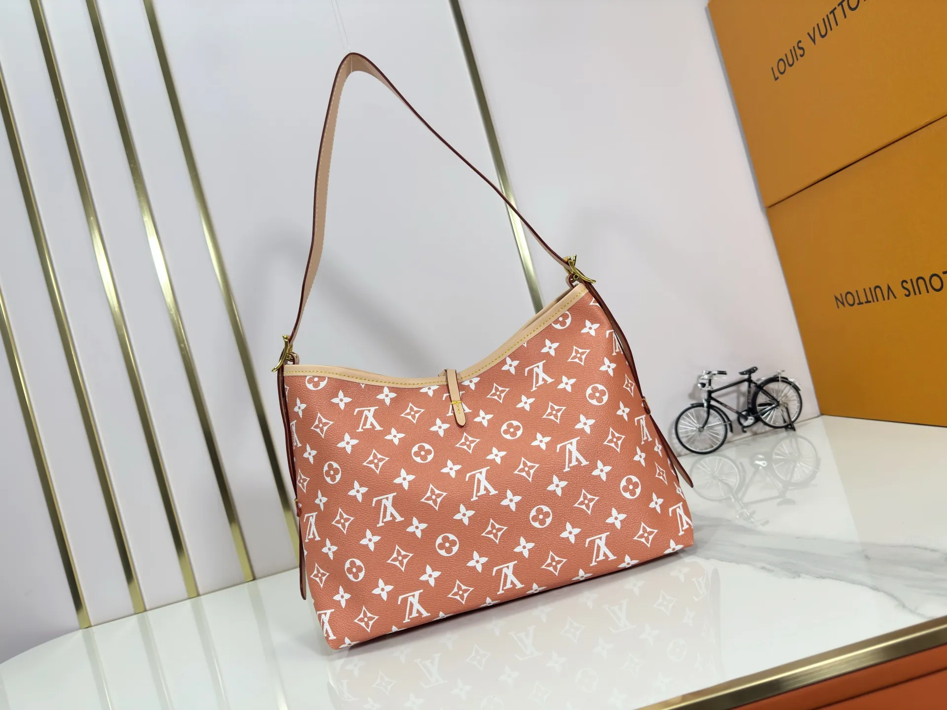 P280 upgraded original M24861 M25143 M46203 M46197 Colorful, legendary CarryAll medium handbag, with Monogram canvas and leather trimming to create a body-fitting design. There's a zipped pocket inside the ample space, and a detachable zipped clutch adds a functional element, with a buckle-adjustable handle. Small size: 29 x 24 x 12 cm