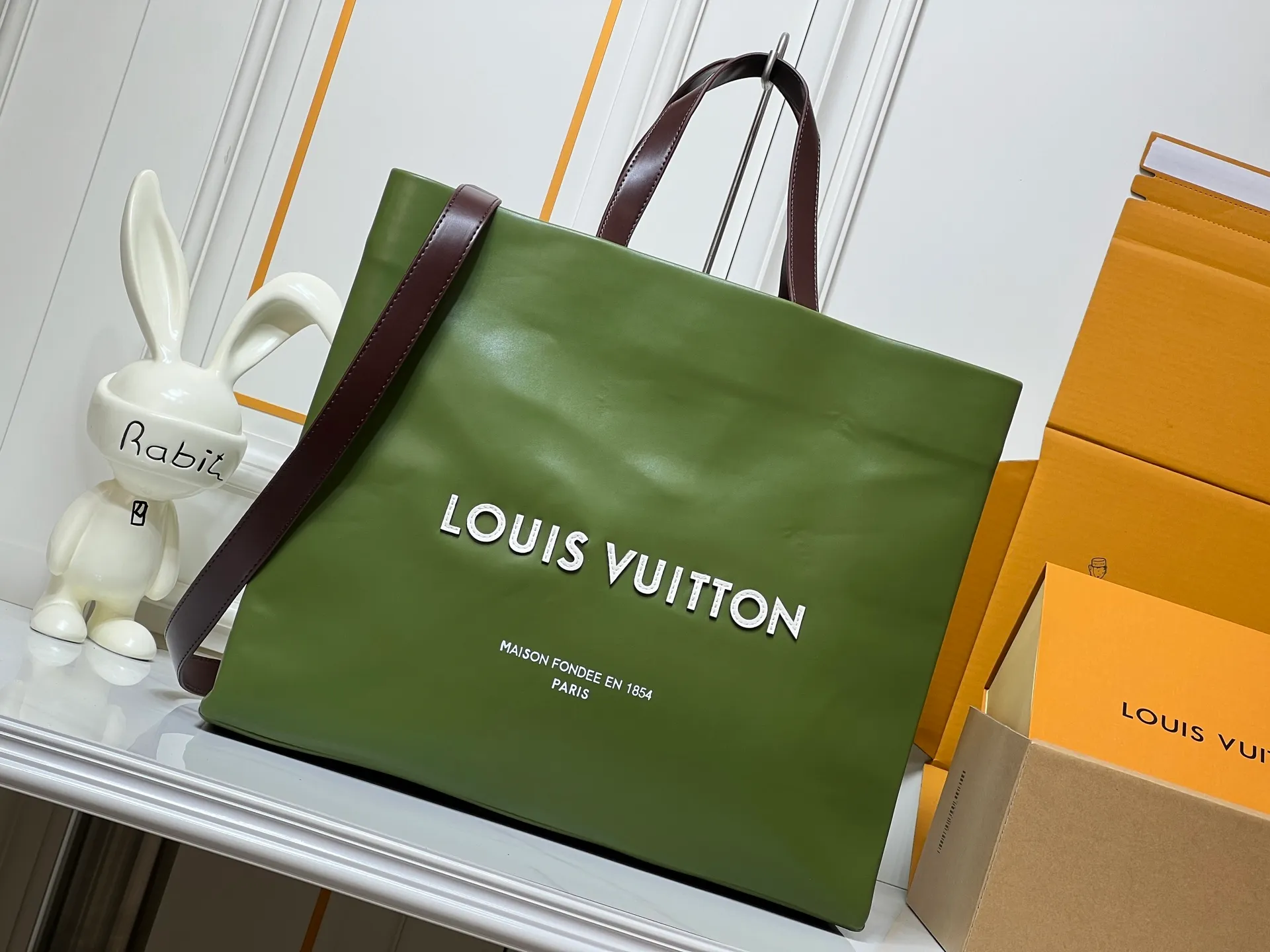 Batch 320💰M24457 Black Orange Blue Green Gray Presbyopia Plaid Black Crocodile Orange Crocodile Pattern 9 Colors ✔️ This Shopper medium handbag draws inspiration from Louis Vuitton shopping bags, with the words Louis Vuitton and Maison Fondée En 1854 written on soft cow leather, with a top handle and a detachable shoulder strap. Size: 40x32x16cm