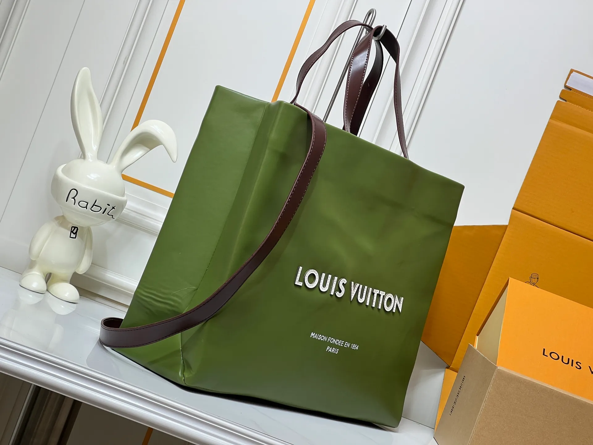 Batch 320💰M24457 Black Orange Blue Green Gray Presbyopia Plaid Black Crocodile Orange Crocodile Pattern 9 Colors ✔️ This Shopper medium handbag draws inspiration from Louis Vuitton shopping bags, with the words Louis Vuitton and Maison Fondée En 1854 written on soft cow leather, with a top handle and a detachable shoulder strap. Size: 40x32x16cm