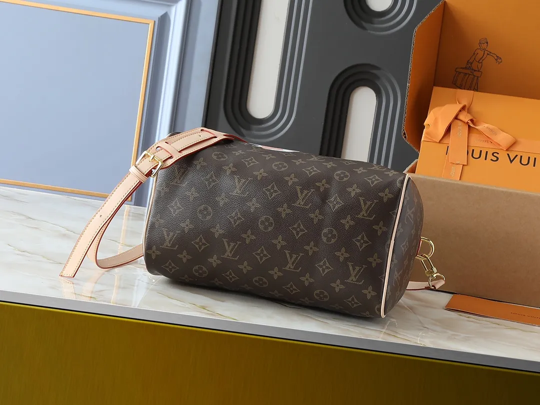 💰300💰Upgraded original M14328 M40391 This Speedy Soft 30 handbag Murakami series Monogram Dune element pays tribute to the design of Gaston Louis Vuitton collection series. The long handle makes it easy to carry on the shoulder, making it a great travel companion. Dimensions: 30.0 x 21.0 x 17.0 cm (length x height x width)