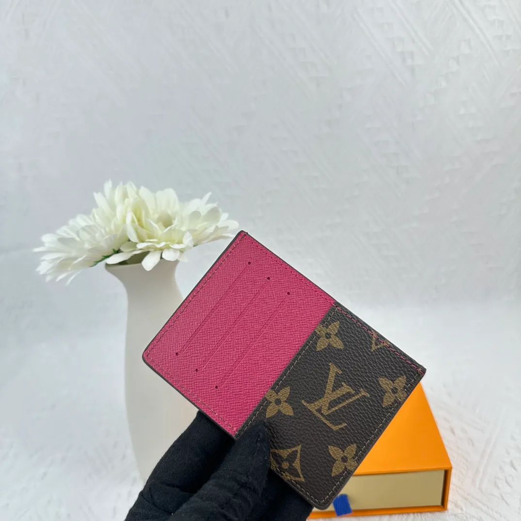P66 M60166 Card Holder Neo card holder made of Monogram Macassar canvas is the first choice for carrying important cards. Black leather trim makes the classic Louis Vuitton pattern even more eye-catching. Size: 7.5*12