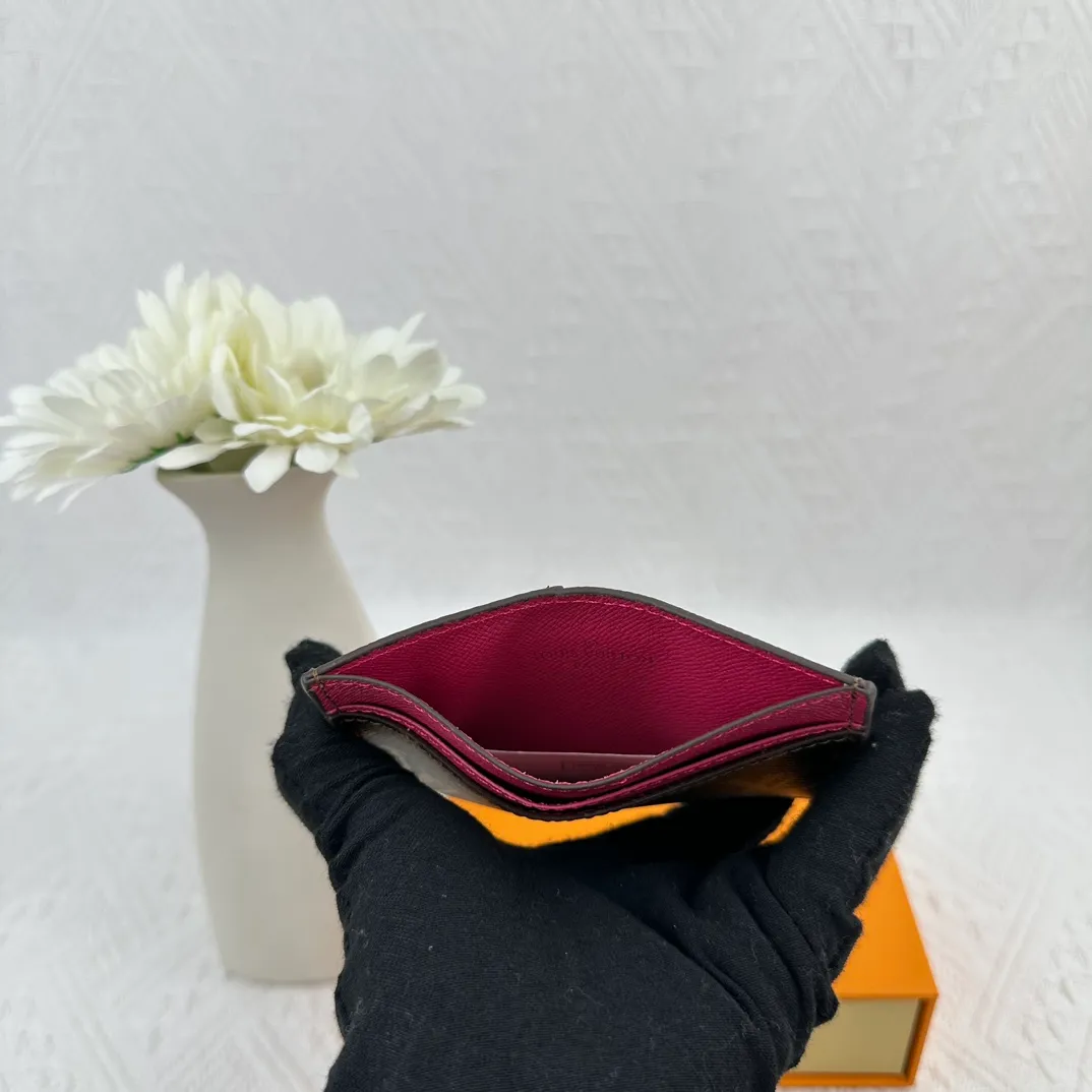 P66 M60166 Card Holder Neo card holder made of Monogram Macassar canvas is the first choice for carrying important cards. Black leather trim makes the classic Louis Vuitton pattern even more eye-catching. Size: 7.5*12