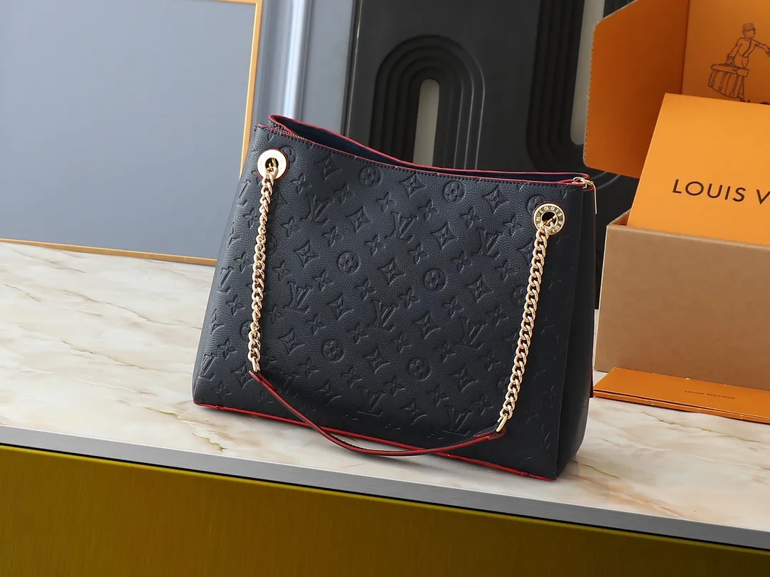 💰300💰Upgraded original M43772.M43759 M43758 This Surene MM Chain Handbag in Letter Empreinte Leather with its gold chain is as functional as it is sophisticated. Very easy to put on thanks to the leather shoulder pads and decorative chain. The large size of this suitcase means it easily fits A4 documents as well as all your daily essentials. The embossed pattern on supple leather is deep enough to stay in place for a while while still maintaining its soft feel. Size: length 37*26*15cm