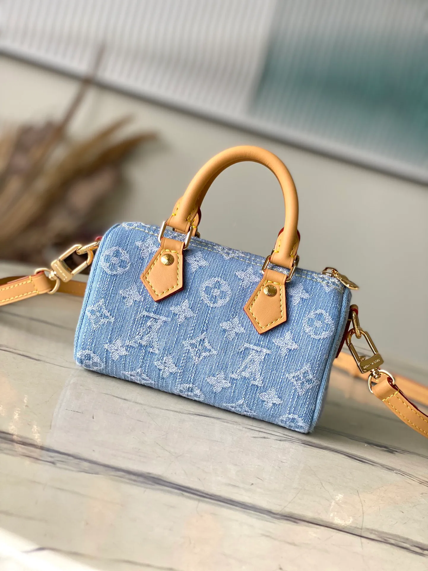 💰740 Top Original Order M11212 This Nano Speedy handbag is made of cotton denim woven with Monogram pattern. It is bleached and sand washed to give it a retro style. The cowhide leather shaped handles and removable and adjustable shoulder strap have a subtly aged effect. Dimensions: 16 × 10 × 7.5 cm
