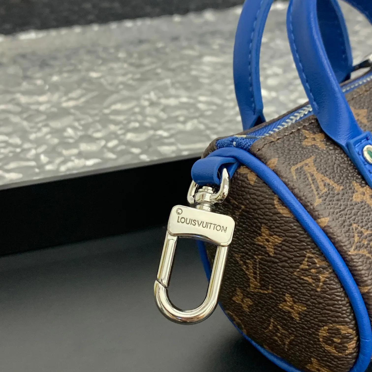 💰200 shipped😍 MINI KEEPALL bag charm and keychain ☀️Louis Vuitton Louis Vuitton lv mini pillow bag pendant ☀️This Mini Keepall bag charm and keychain condenses the classic handbag configuration, boldly showing the spirit of adventure. Monogram canvas with LV inscribed hook buckle, whether hung on a belt or handbag, its zipper closure and built-in keychain ensure secure storage