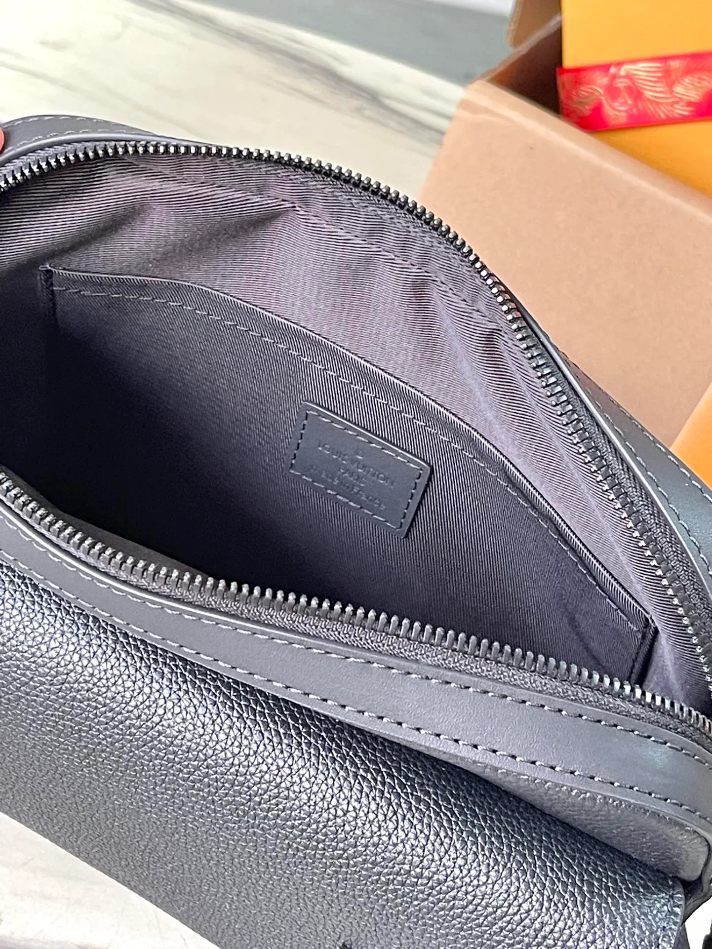 💰1000 (top layer leather) top original order M22482. Support counter inspection. Photos taken of duty-free goods are consistent with the product without unpacking. This product is an exclusive duty-free product in the market and is the highest-end product. Inspection is supported. This product has passed strict inspection and is flawless. Please wear gloves when touching the product. This product is not returnable or exchangeable. Please confirm the product first and then remove the label on the handle. This product is temporarily not open to the public, only regular customers, and is in short supply. Dimensions: 23.5 x 18 x 7 cm