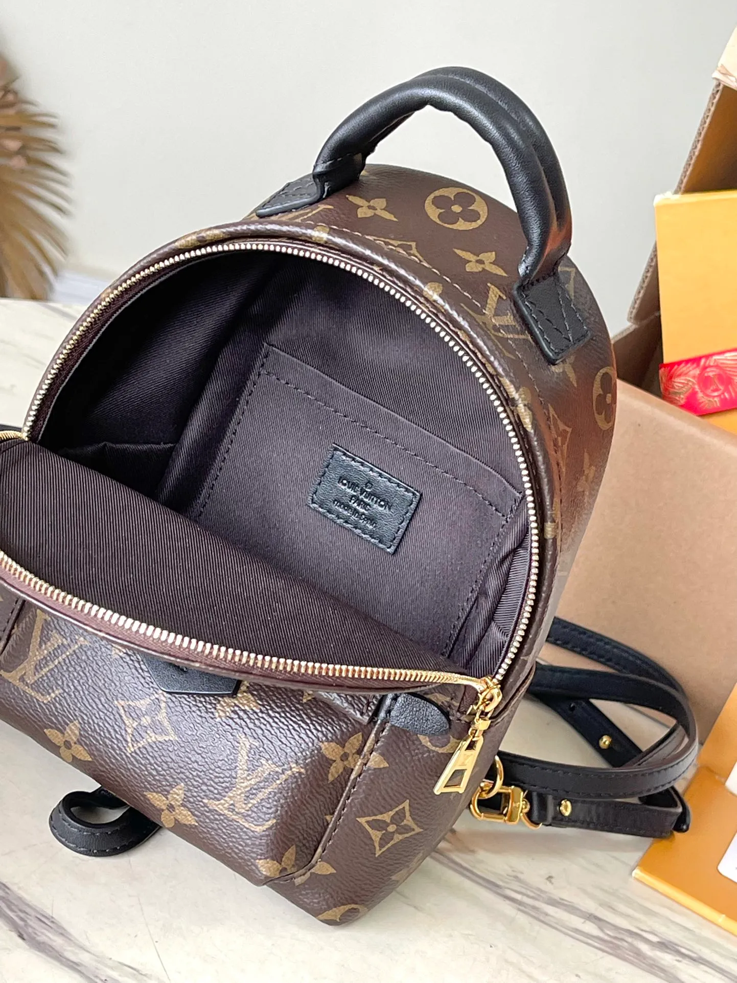 💰720 Top original order M44873 supports counter inspection. The photo taken of duty-free goods is consistent with the product and has not been unpacked. This product is an exclusive duty-free product in the market and is the highest-end product. Inspection is supported. This product has passed strict inspection and is flawless. Please wear gloves when touching the product. This product is not returnable or exchangeable. Please confirm the product first and then remove the label on the handle. This product is temporarily not open to the public, only regular customers, and is in short supply. Dimensions: 17 x 22 x 10 cm