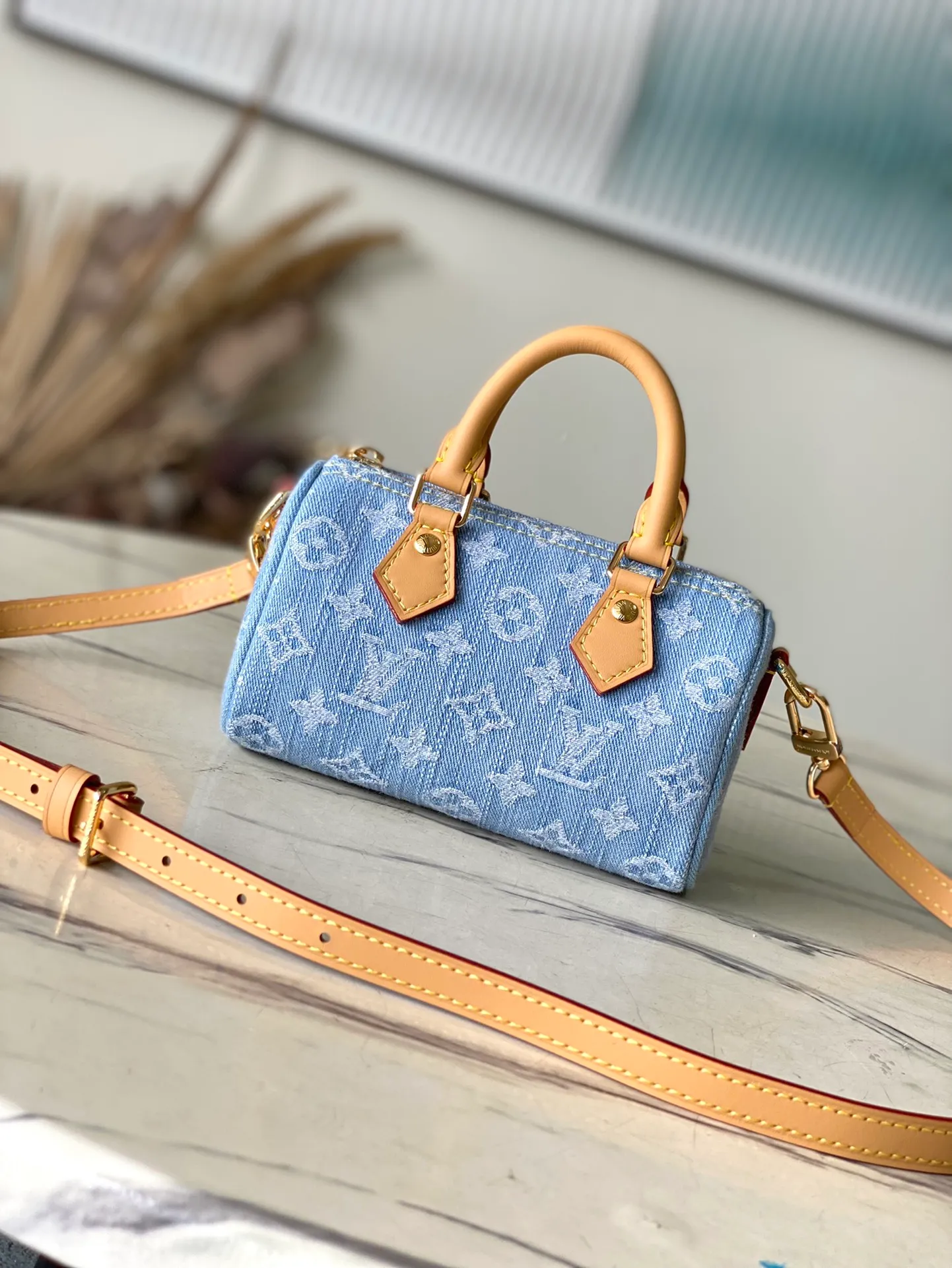 💰840 Top Original Order M11212 This Nano Speedy handbag is made of cotton denim woven with Monogram pattern. It is bleached and sand washed to give it a retro style. The cowhide leather shaped handles and removable and adjustable shoulder strap have a subtly aged effect. Dimensions: 16 × 10 × 7.5 cm