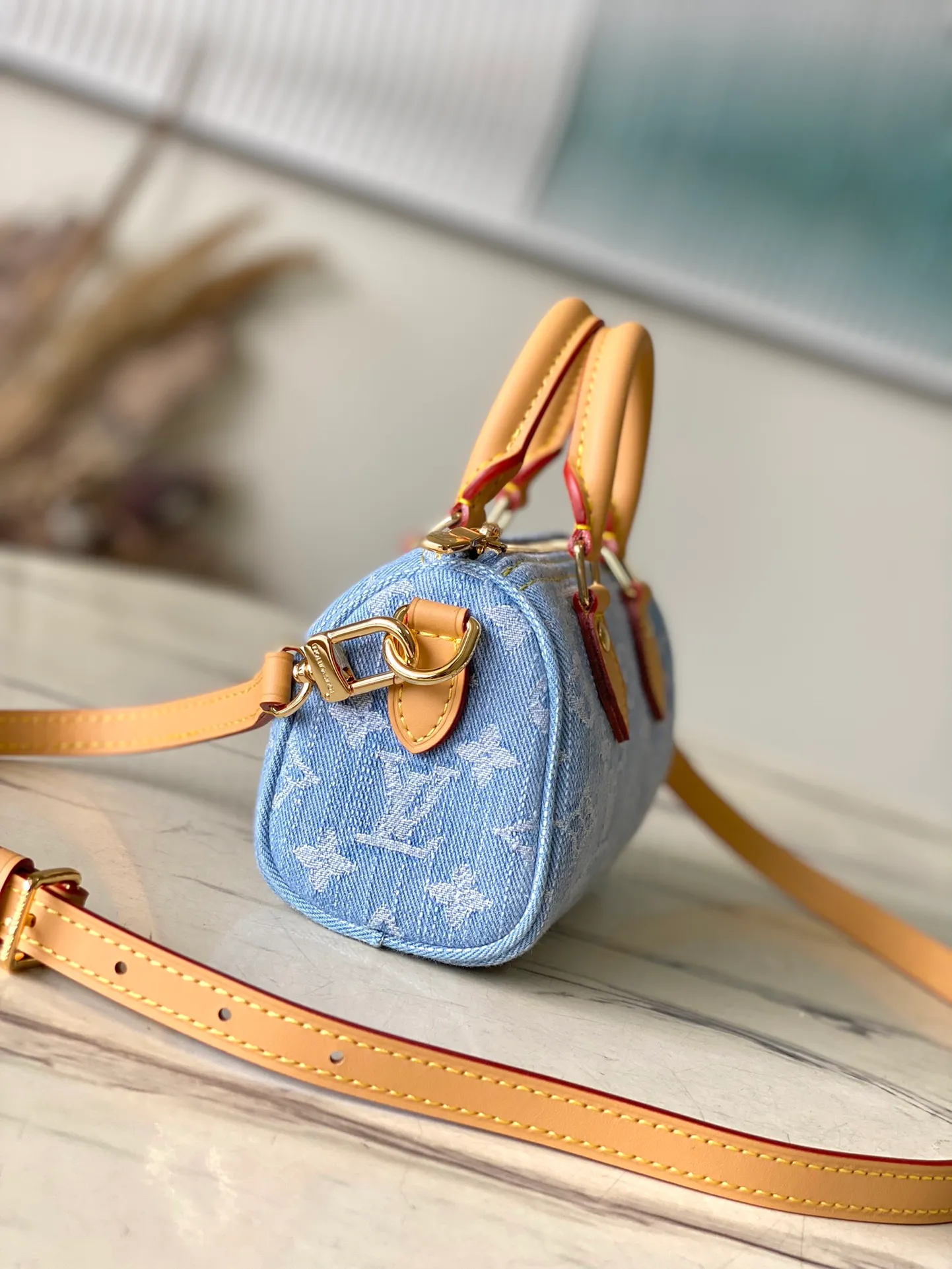 💰840 Top Original Order M11212 This Nano Speedy handbag is made of cotton denim woven with Monogram pattern. It is bleached and sand washed to give it a retro style. The cowhide leather shaped handles and removable and adjustable shoulder strap have a subtly aged effect. Dimensions: 16 × 10 × 7.5 cm