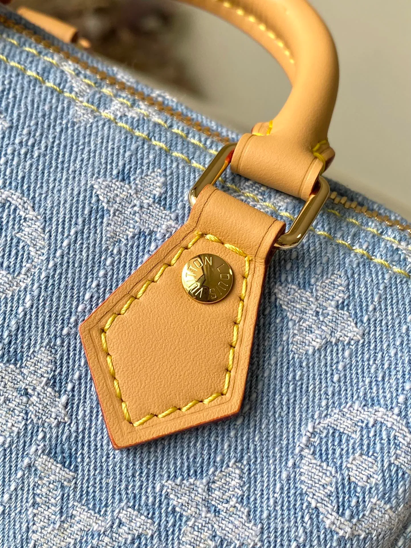 💰840 Top Original Order M11212 This Nano Speedy handbag is made of cotton denim woven with Monogram pattern. It is bleached and sand washed to give it a retro style. The cowhide leather shaped handles and removable and adjustable shoulder strap have a subtly aged effect. Dimensions: 16 × 10 × 7.5 cm