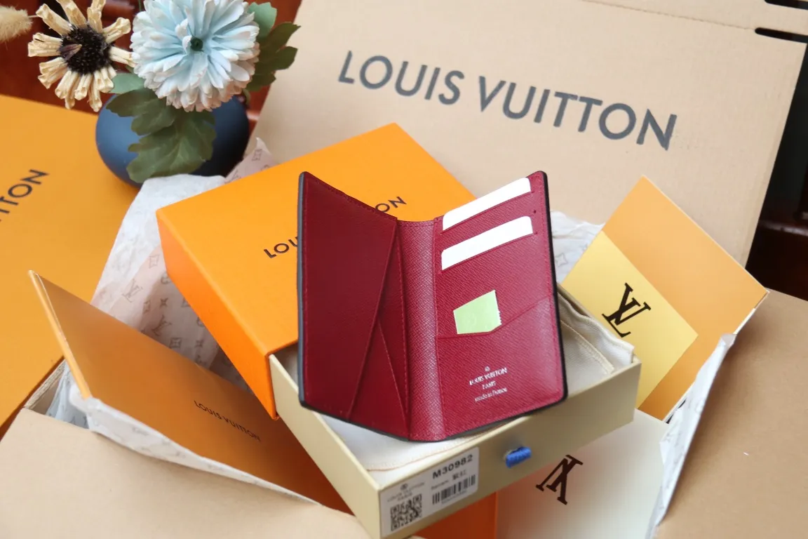 M30985 Pocket Wallet 💰260 This pocket wallet relies on exquisite inlay work to embed the V pattern into fine Taïga leather, echoing the traditional Louis Vuitton logo with bright colors. The slim structure hides plenty of space and can be easily stored in your pocket. 8 x 11 x 1 cm
