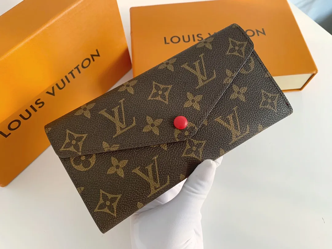💰100 💎The Josephine Wallet is inspired by Louis Vuitton's first wallet. It is made of soft Monogram canvas and lined with brightly colored lining, giving the brand's classic design a unique and stylish beauty. The long, flat shape makes it easy to slip into any pocket or handbag. Model: M60708 Size: 19/10.