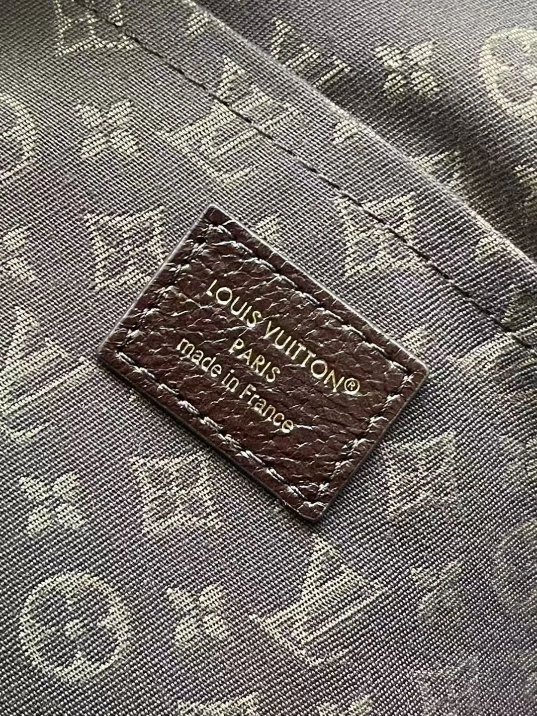 💰1140 (top layer leather) top original order M26359 This season’s Express medium handbag is specially crafted for modern women. This iconic design features a calfskin body with classic Monogram canvas trim. The Monogram jacquard lining pays tribute to the brand's long heritage, making it a perfect choice for urban life. It can be worn in various ways at will. The key bag and padlock are the finishing touches, adding subtle details to the overall design. Dimensions: 36 × 24 × 18.5 cm
