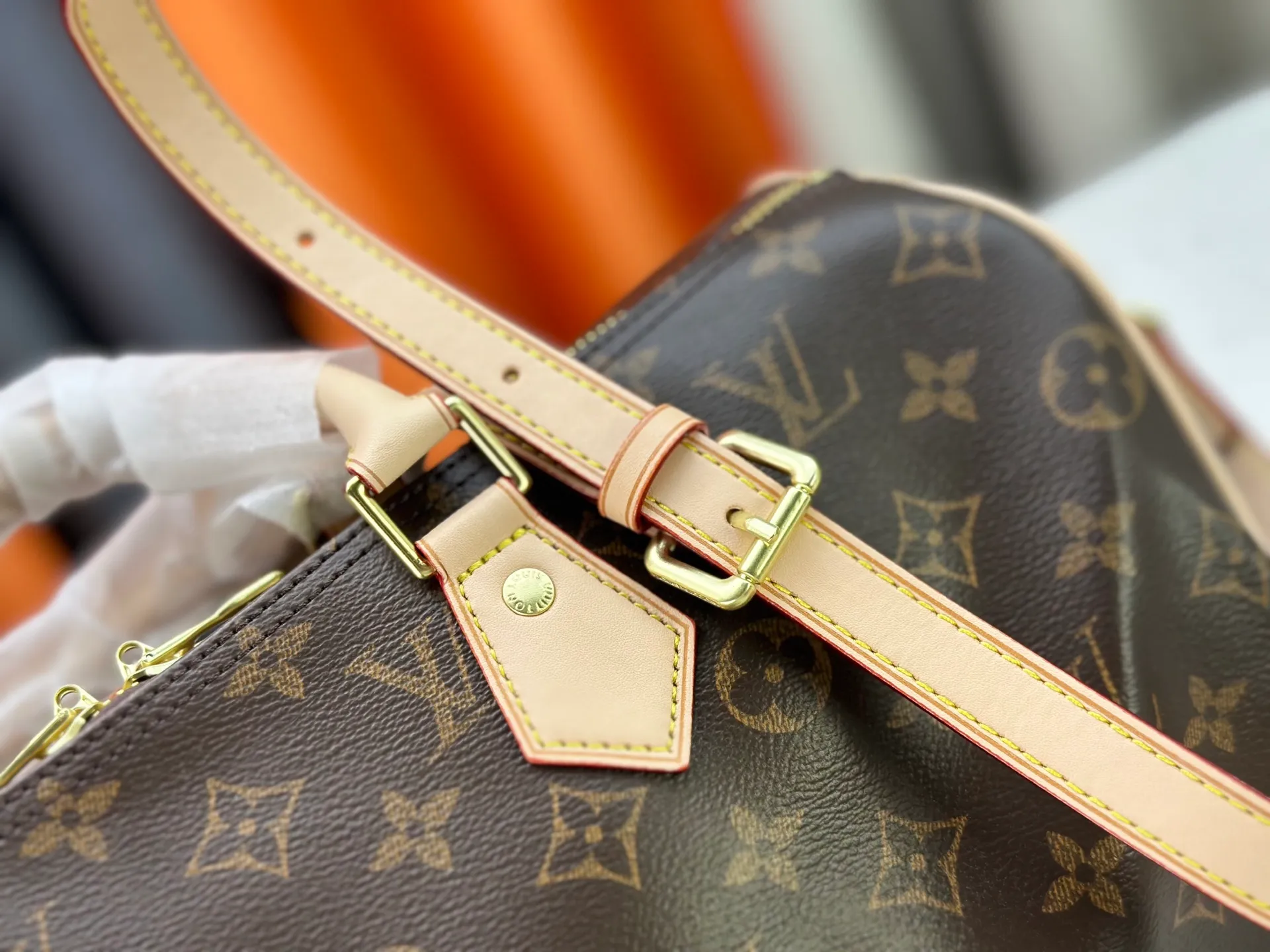 P240 P250 P260 High-definition shooting quality as shown in the picture. Good quality, full of positive reputation! Highly recommended Speedy fashion hot model, classic Monogram canvas➕imported Italian discolored yellow leather trim➕high-end original hardware➕adjustable shoulder strap lock. It feels soft, highly practical, and can be called a classic. The upper body is super elegant. Brand: LouisVuitton! Model: Small 40390/Medium 40391/Large 40392! Material: Imported original leather! Size: small size 25*19*15, medium size 30*21*17, large size 35*23*18,