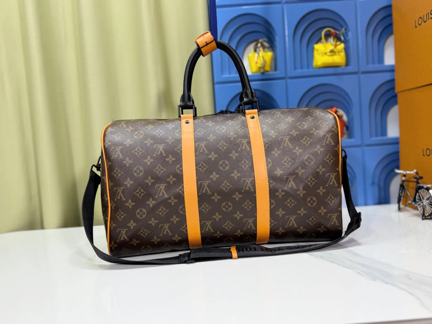 P340 M46703 45cm M46702 55cm Upgraded version This Keepall Bandoulière 45 travel bag introduces classic heritage with Monogram Macassar coated canvas. Side straps are cut out of contrasting leather, leather handles and hardware at the top add a calming touch, and the detachable and adjustable fabric shoulder strap is woven with the Louis Vuitton logo. 45.0 x 27.0 x 20.0 cm (L x H x W) • Monogram Macassar coated canvas • Cow leather trim • Textile lining • Metal hardware • Carry-on dimensions • Double zip closure • Padlock • Internal zip pocket • Removable name tag • Shoulder strap: removable, adjustable • Half-length strap: 36.0 cm • Half-length strap adjustable to: 50.0 cm • Handle: Double handle