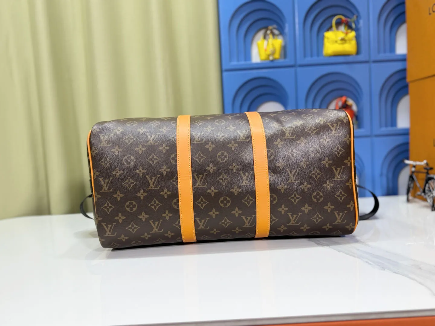 P340 M46703 45cm M46702 55cm Upgraded version This Keepall Bandoulière 45 travel bag introduces classic heritage with Monogram Macassar coated canvas. Side straps are cut out of contrasting leather, leather handles and hardware at the top add a calming touch, and the detachable and adjustable fabric shoulder strap is woven with the Louis Vuitton logo. 45.0 x 27.0 x 20.0 cm (L x H x W) • Monogram Macassar coated canvas • Cow leather trim • Textile lining • Metal hardware • Carry-on dimensions • Double zip closure • Padlock • Internal zip pocket • Removable name tag • Shoulder strap: removable, adjustable • Half-length strap: 36.0 cm • Half-length strap adjustable to: 50.0 cm • Handle: Double handle