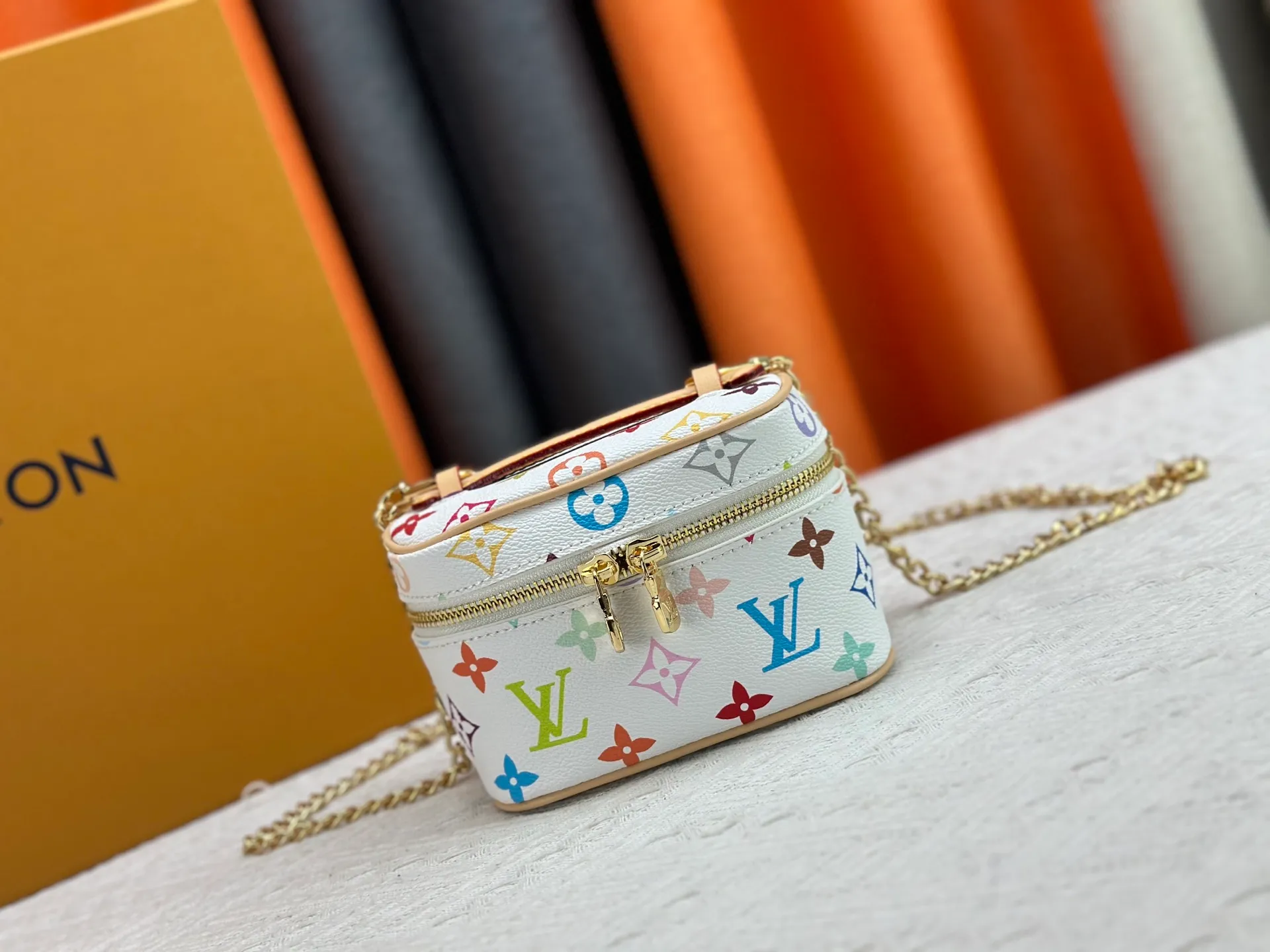 P220 Upgraded original M13747 M44495 M42265 M44936 M42263 lv Murakami Nice mini Nano cosmetic bag with Monogram printing and 33 colorful colors. In 2025, Murakami and LV jointly launched the white tricolor and black tricolor twelve pieces, which are very popular around the world and are loved by celebrities and celebrities. Dimensions: 14 x 10.2 x 8.5 (LxHxW)